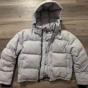 Aritzia The Super Puff Shorty in Cloud Grey